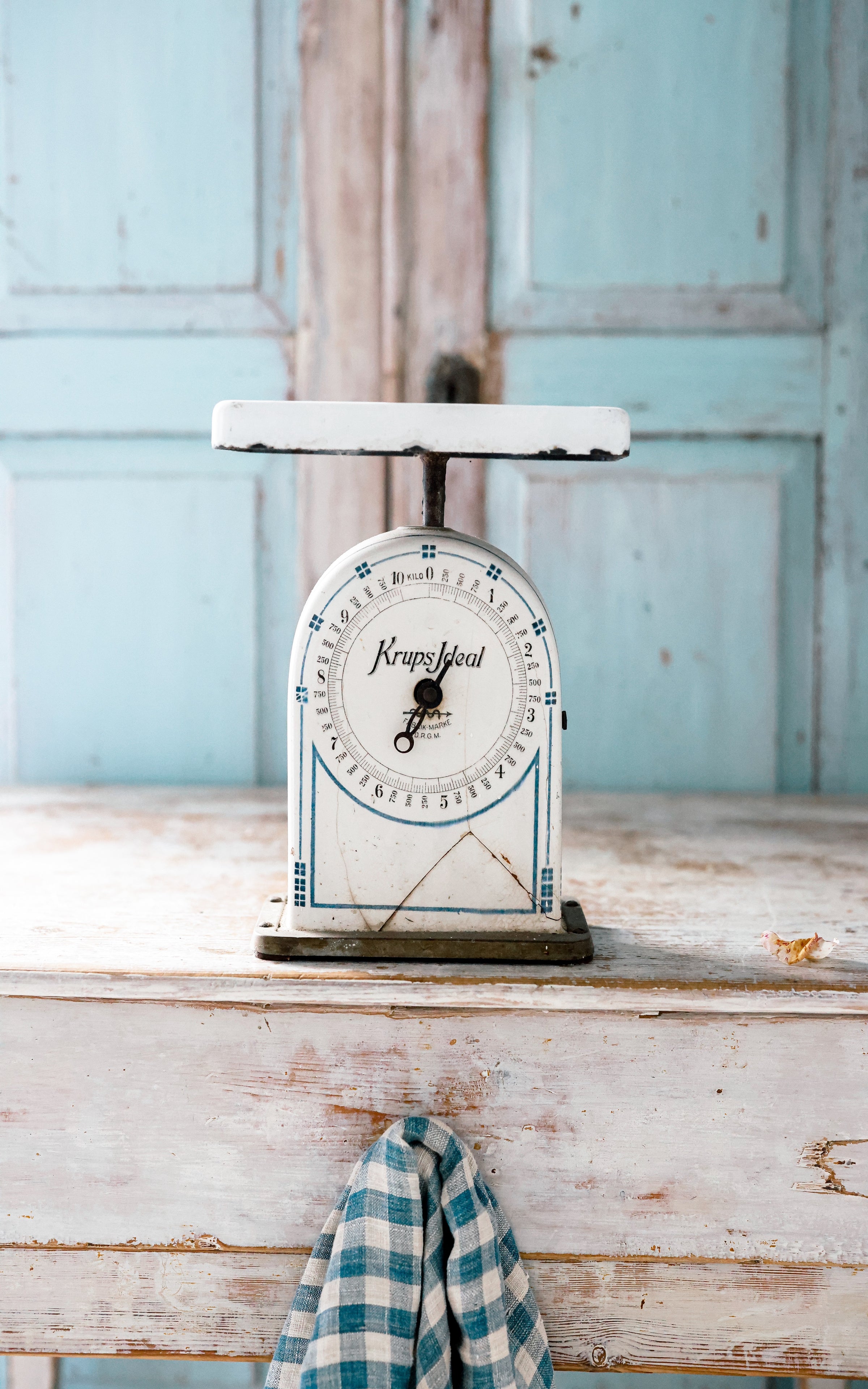 Vintage German Scale
