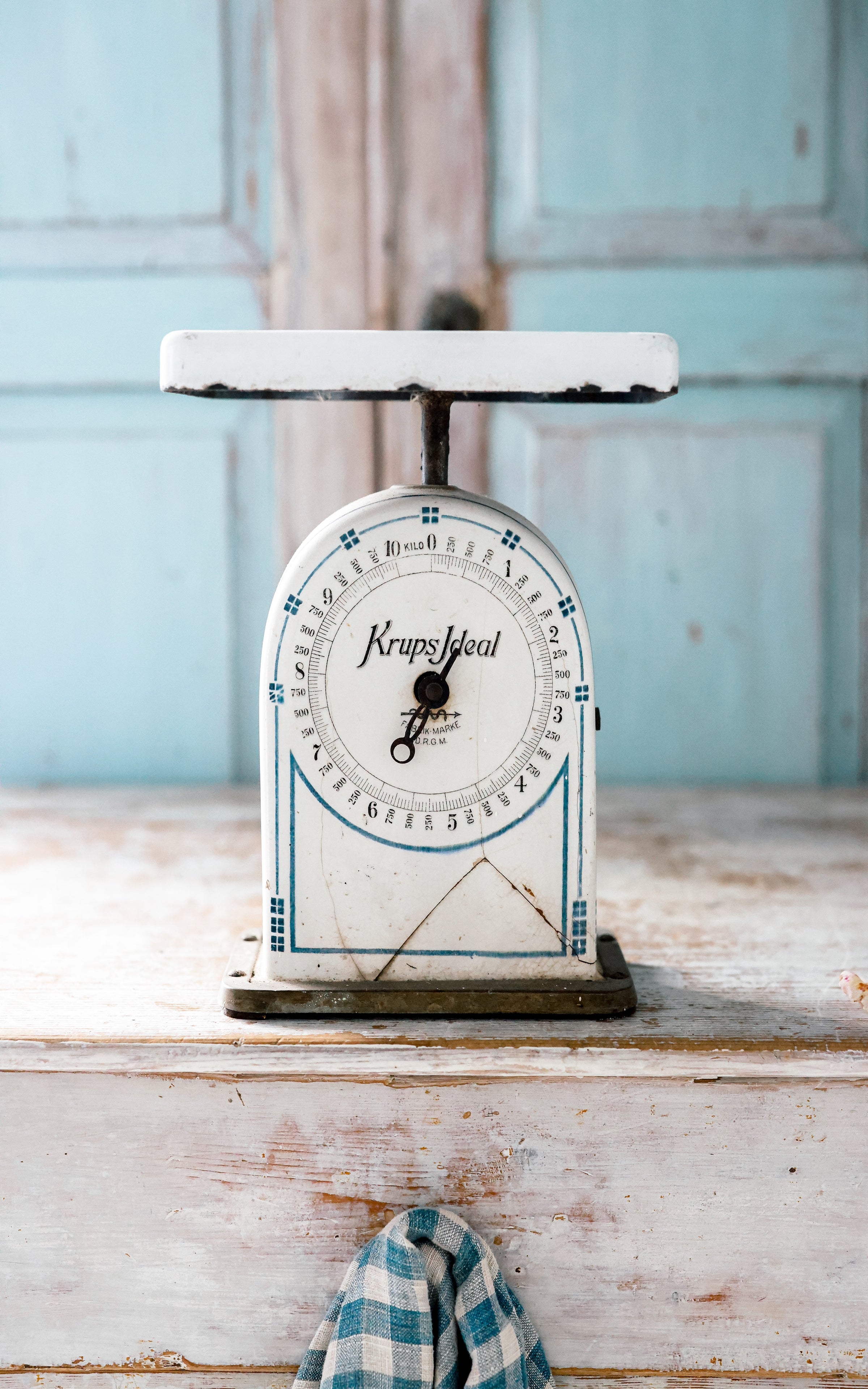 Vintage German Scale