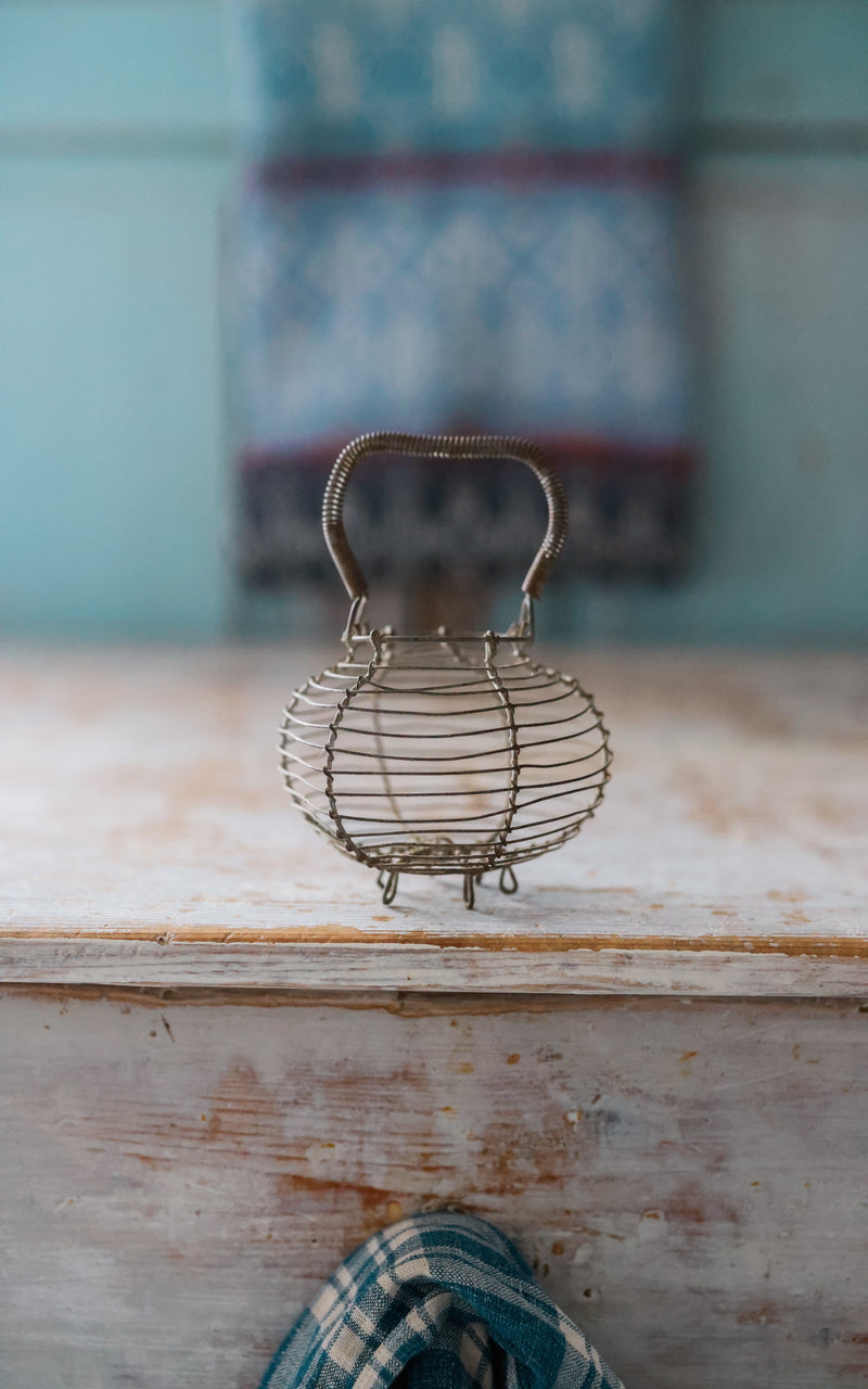 Petite Vintage Model Egg Basket