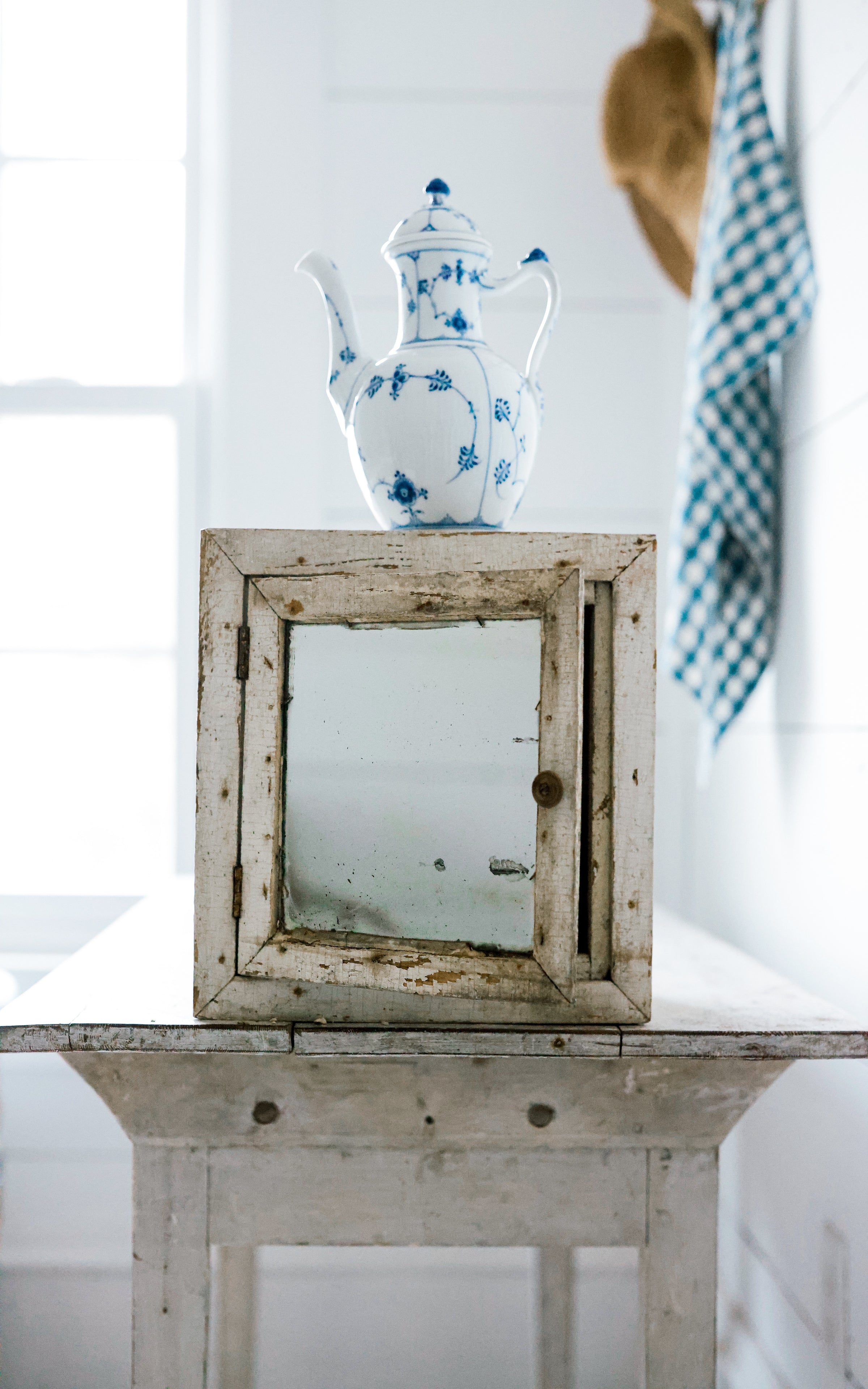 Vintage French petite cabinet