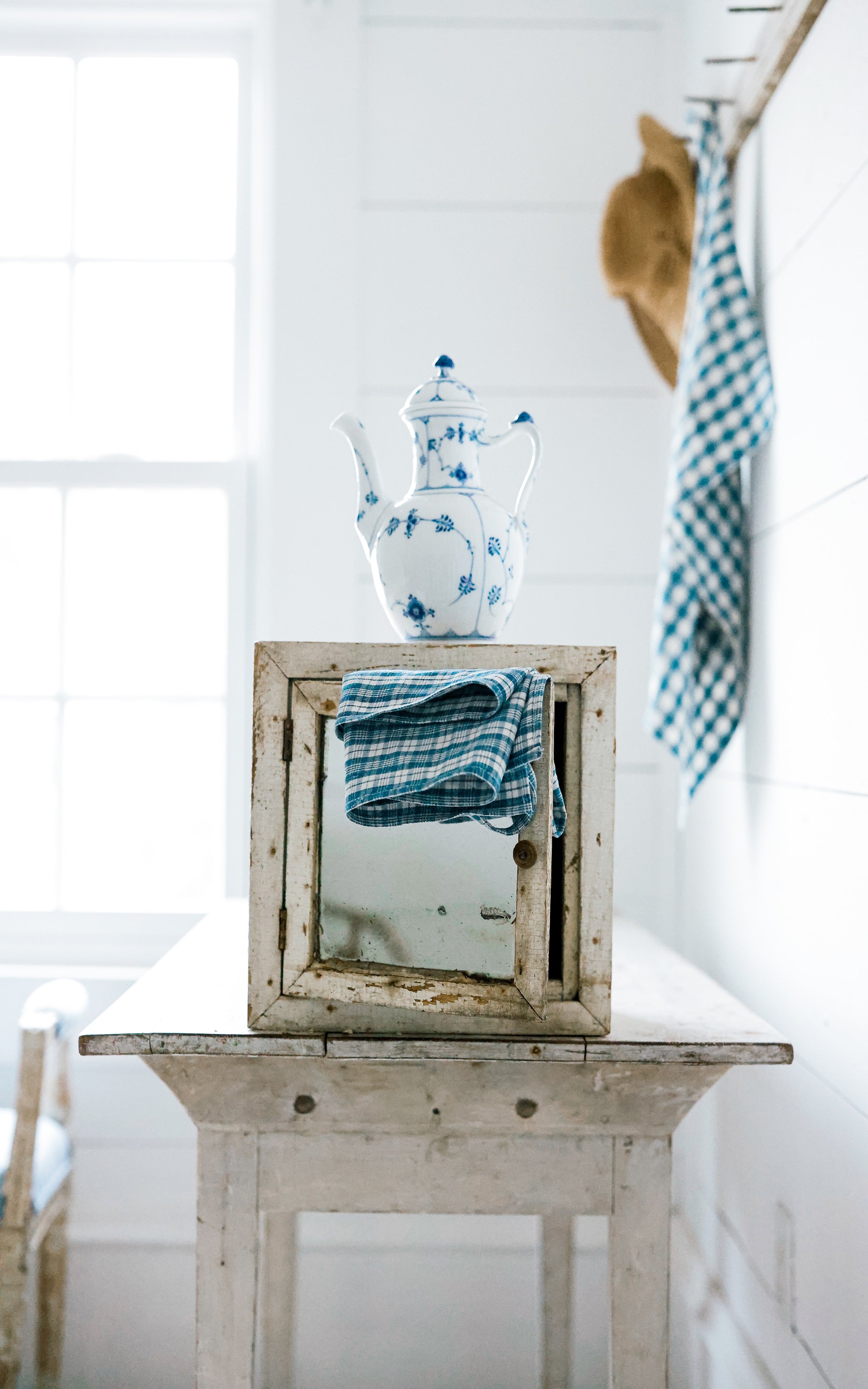 Vintage French petite cabinet