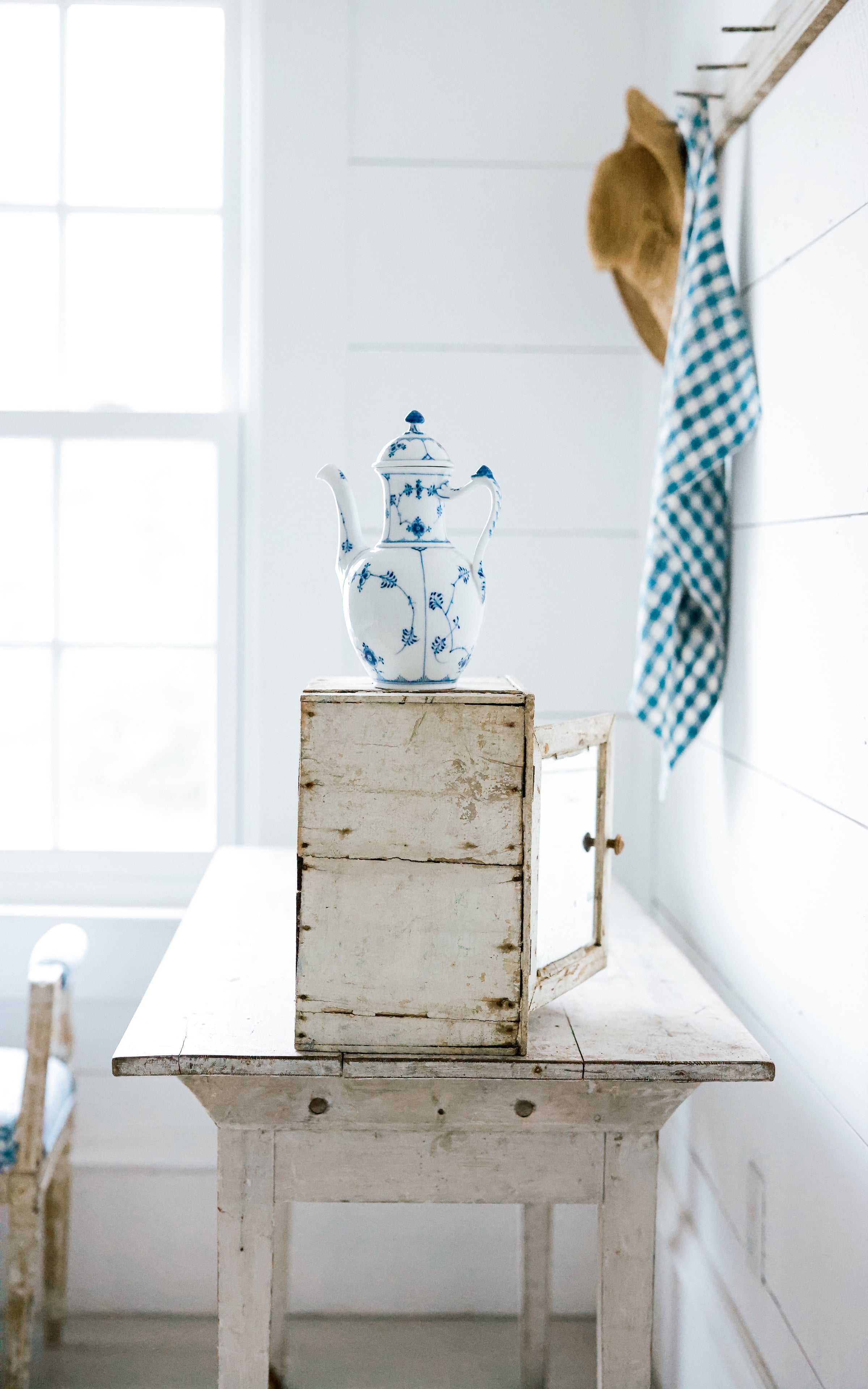 Vintage French petite cabinet