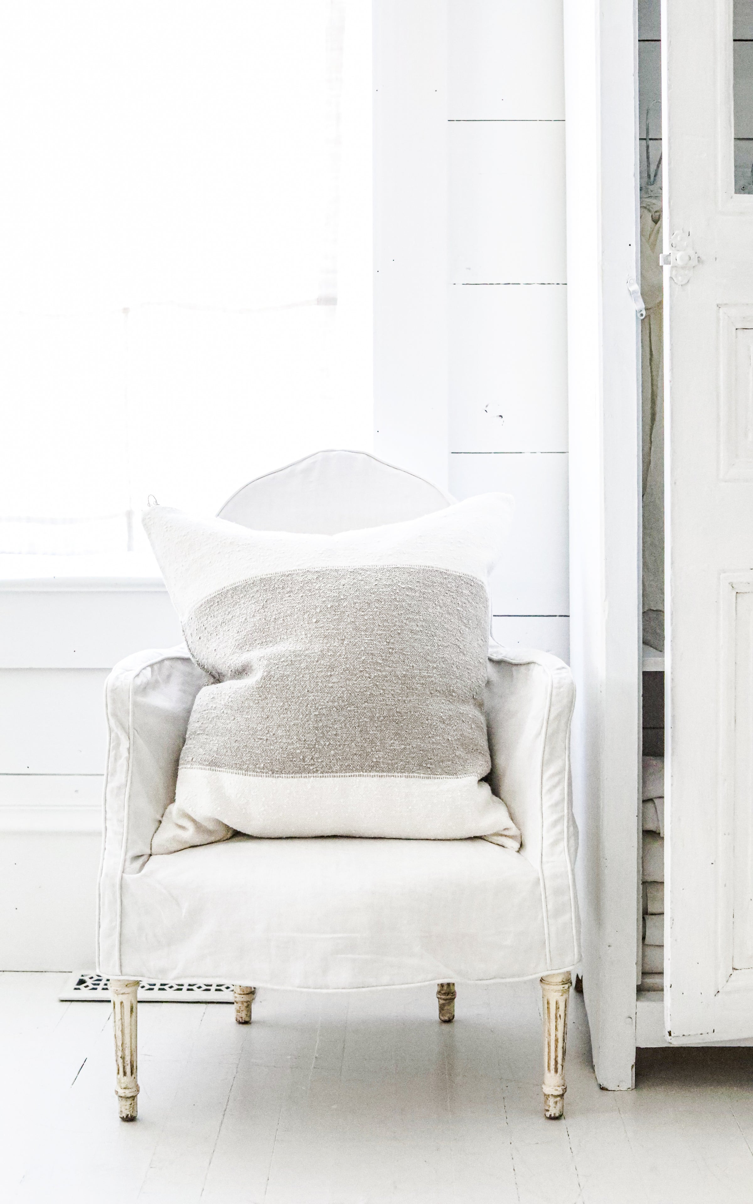 great french linen pillowsdreamy whites blog